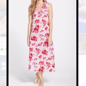 Beautiful vintage Oscar De la Renta Nightgown